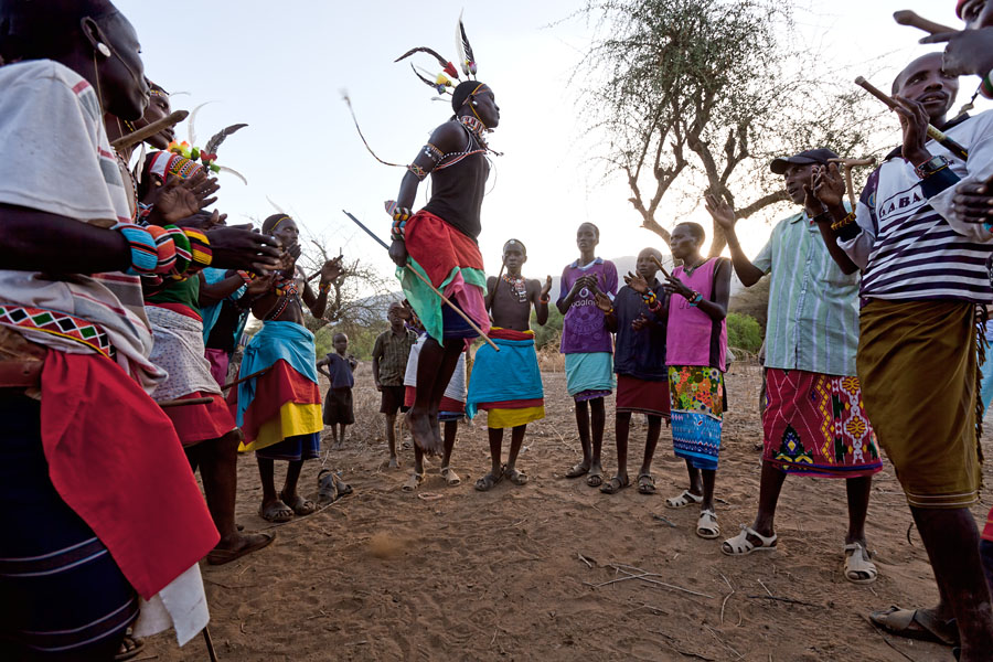 Samburu ceremonial dance   Kenia
